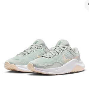 Women's Legend Essential 3 Next Nature sneaker